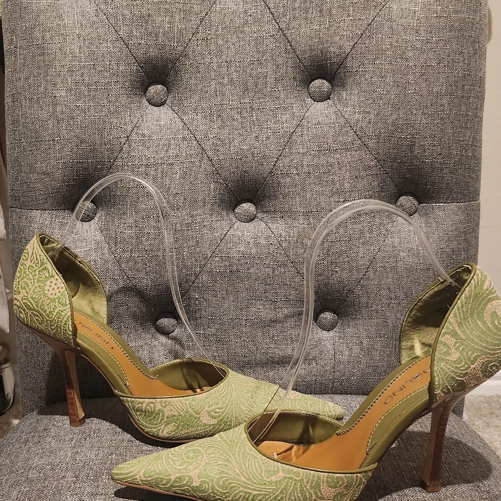 Bandolino Olive Green Pointed-Toe D'Orsay Heels - Picture 3 of 7